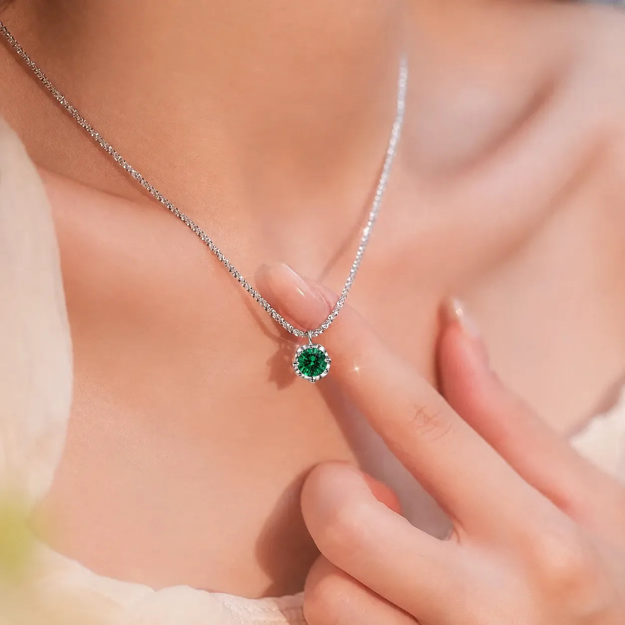 Colar Feminino em Prata 925 com Pendente Brilhante