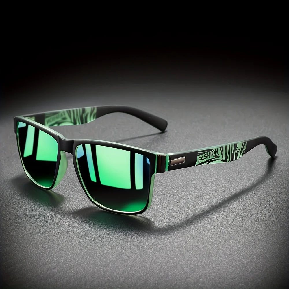 Óculos de sol quadrados disponíveis em preto azul cinzento verde vermelho e café